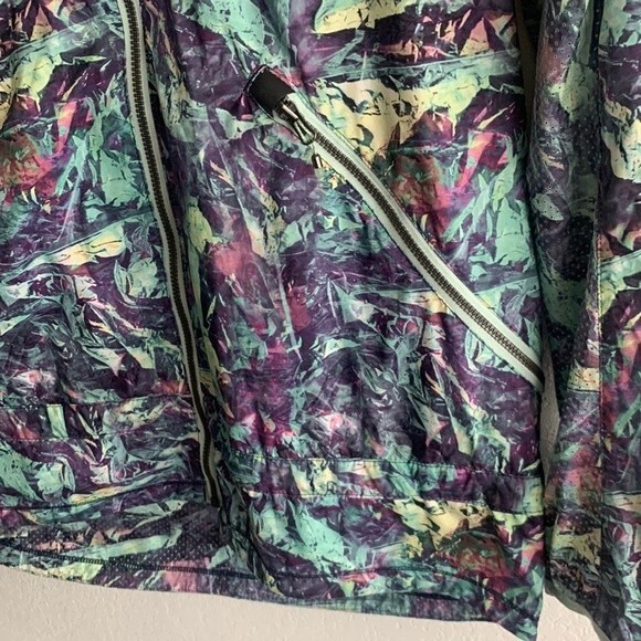 Lululemon Miss Misty Jacket II Iridescent Multi Packable Rain Jacket Sz 6 - Picture 6 of 13